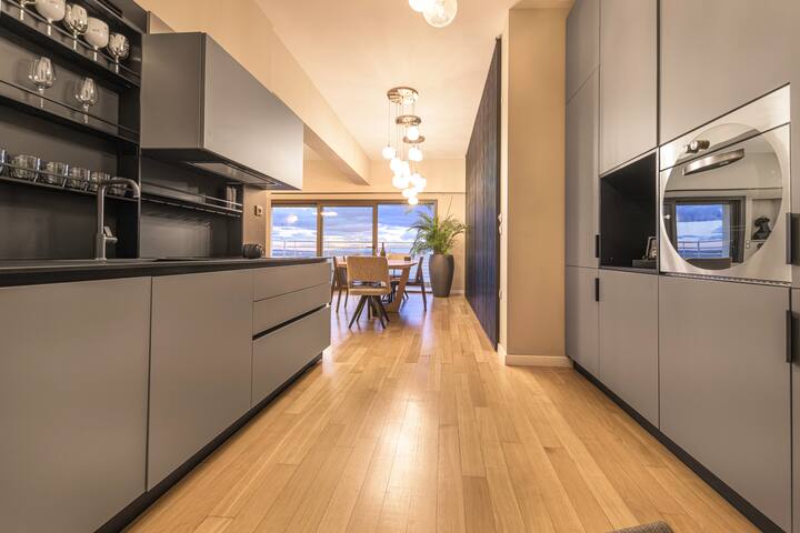 Iconic Salonica Suite seafront gallery image 3