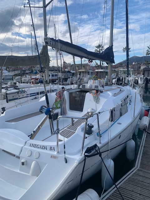 Top performing Airbnb: Atypical: Nights on board a private sailboat. in Hendaye