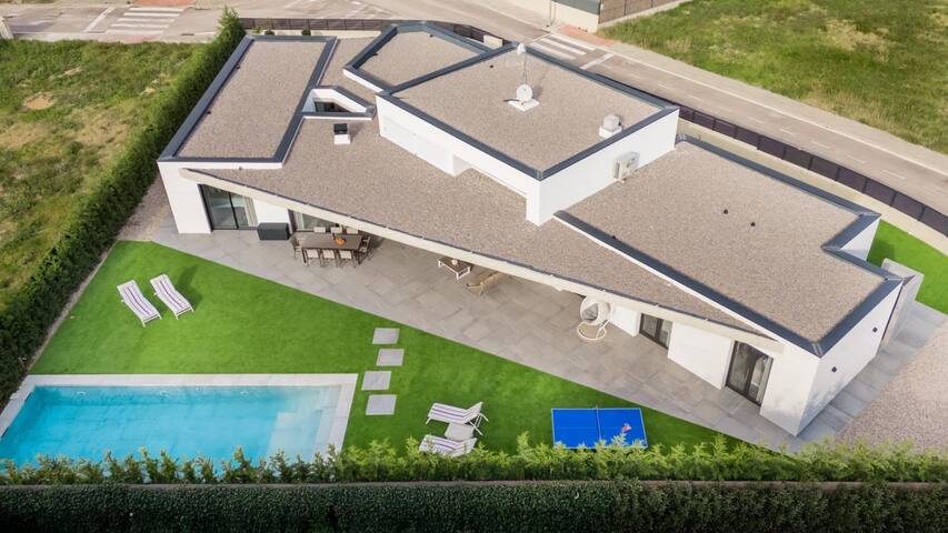 Impresionante casa a 10 minutos de la playa gallery image 2