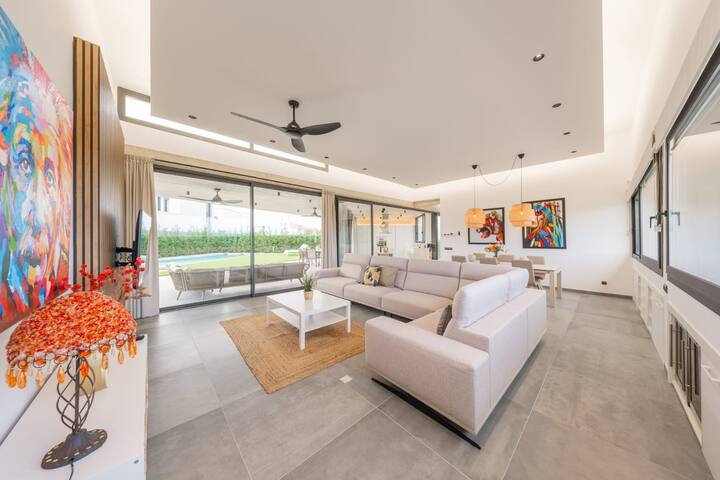 Impresionante casa a 10 minutos de la playa gallery image 4