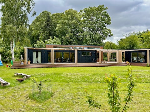 Family Fun & Luxurious architect house near beach