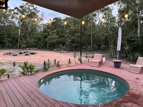 Dundee Den-cabin with a pool