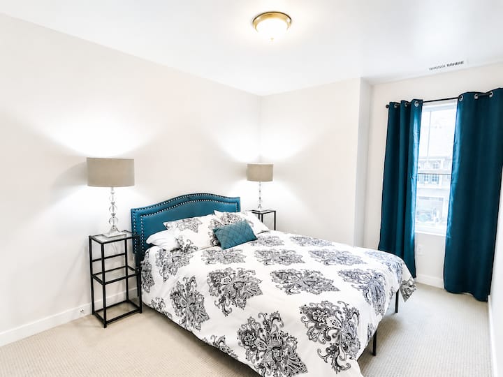Queen bedroom