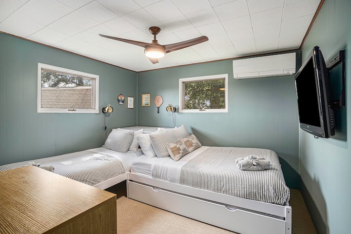 ห้องนี้เหมาะสำหรับเด็กหรือครอบครัวมีเตียงขนาดใหญ่เตียงแฝดและเตียงแฝดเพิ่มเติมสามารถนอนได้สูงสุด 4 คน 