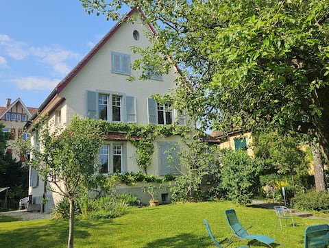 Romantic apartment in traditional house w/ garden