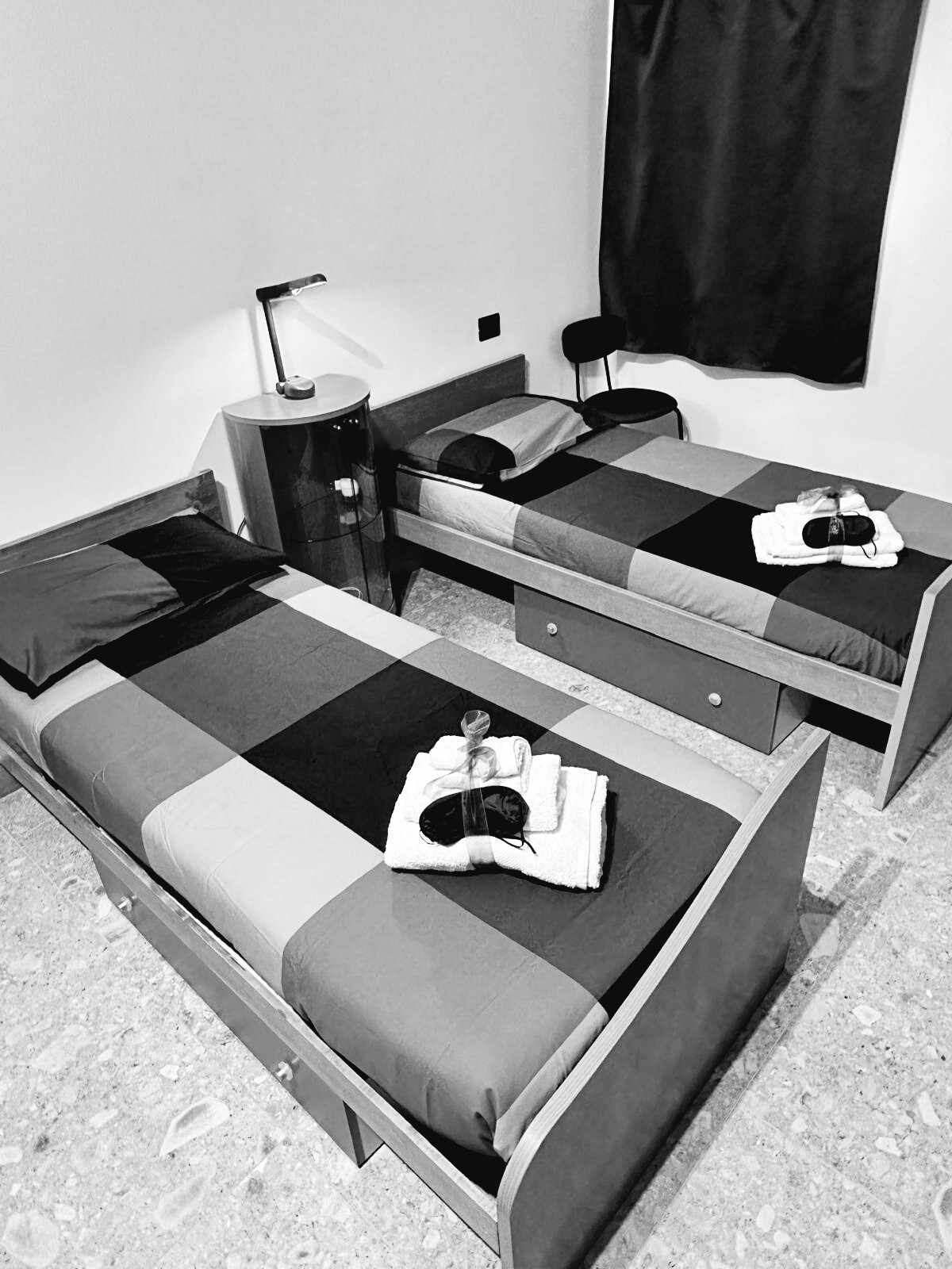 2 единични легла