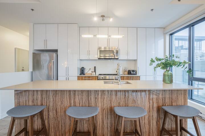 Free Indoor Parking Old Montreal 4 gallery image 3