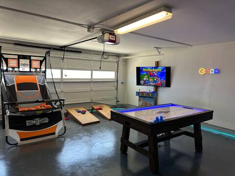 NEW Modern Home w/ FUN Game Room & Amazing views!