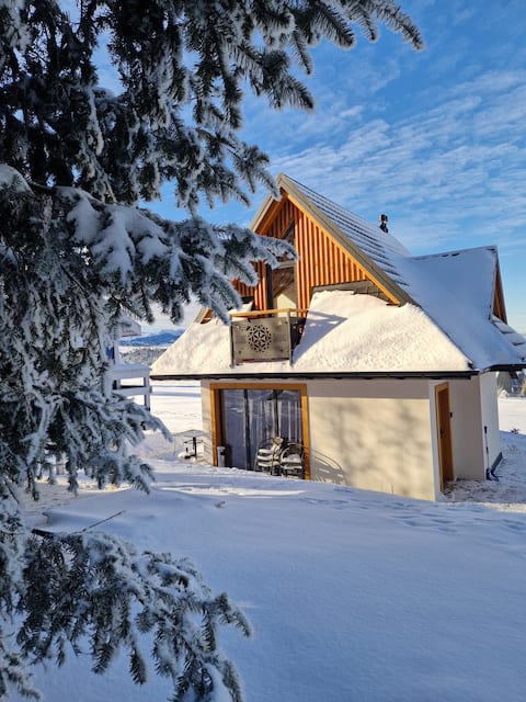 Czerwienne Cottage by the Woods