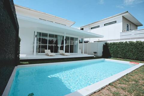 4bedrooms private pool villa close to city 中文服務