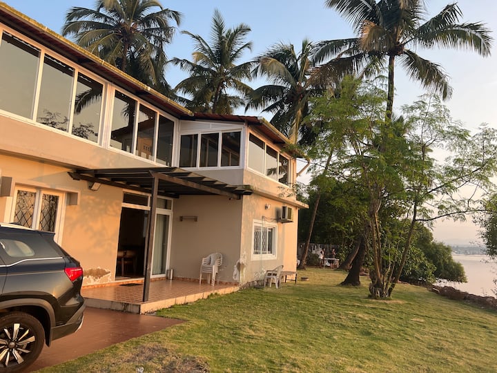Exterior image 2