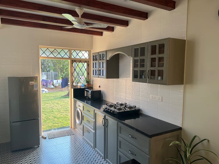 Full kitchen image 1