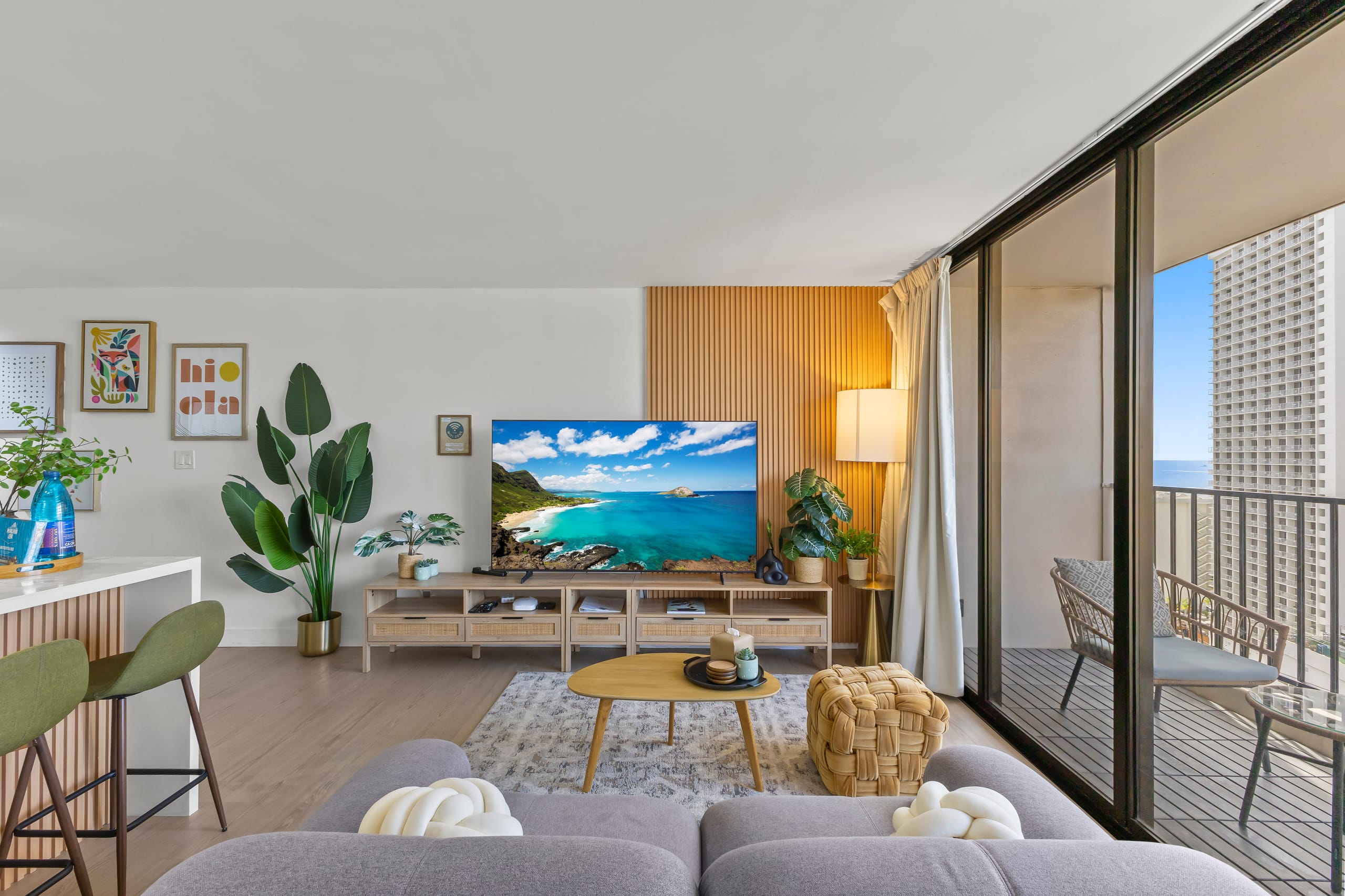 23FL- Modern 1 Bedroom Close to Beach w/Parking - Image 4