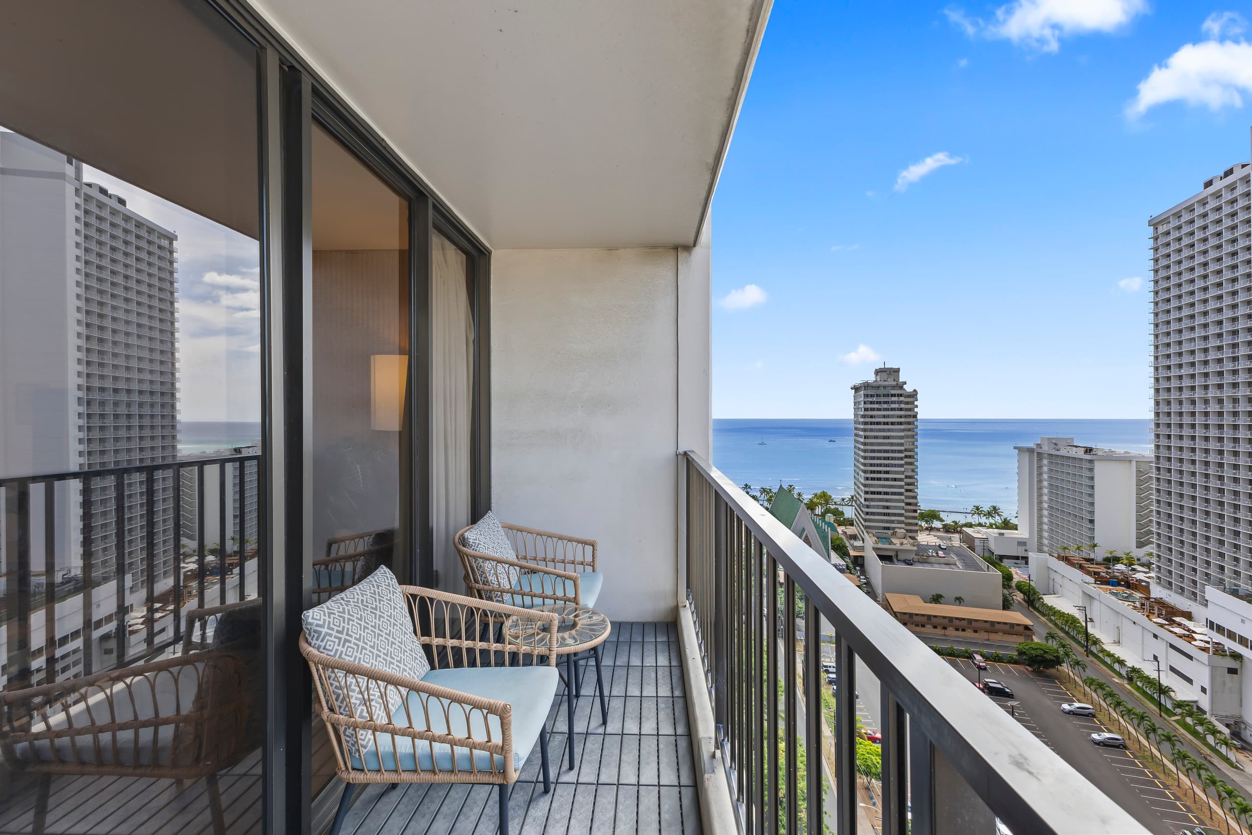 23FL- Modern 1 Bedroom Close to Beach w/Parking - Image 32