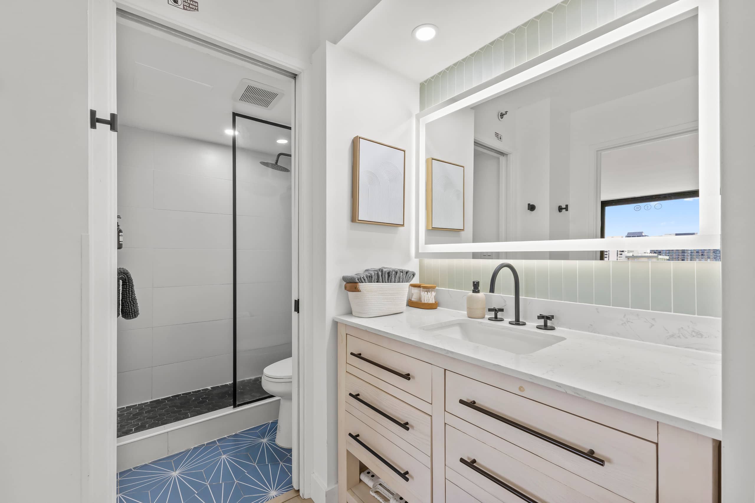 23FL- Modern 1 Bedroom Close to Beach w/Parking - Image 28