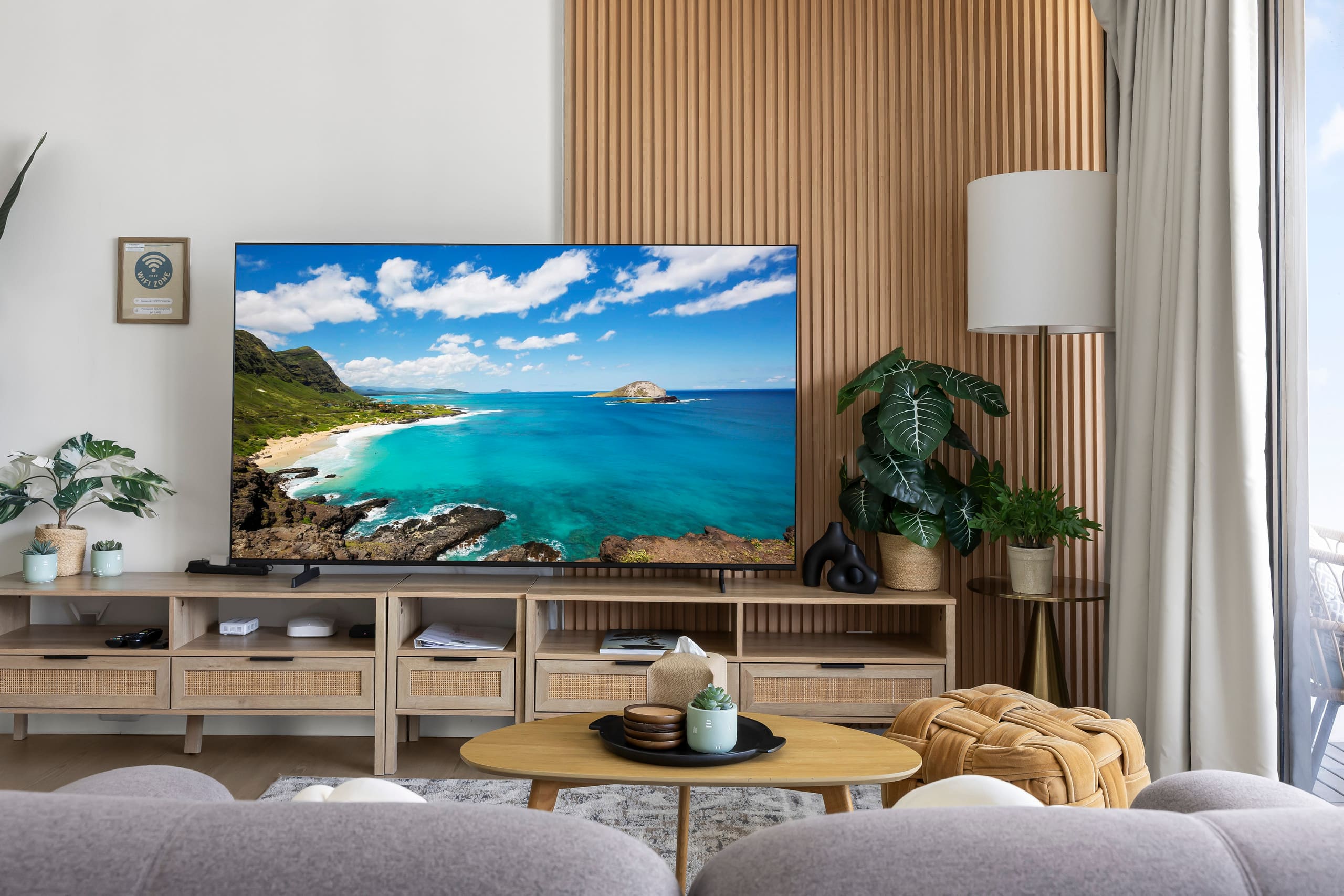 23FL- Modern 1 Bedroom Close to Beach w/Parking - Image 3