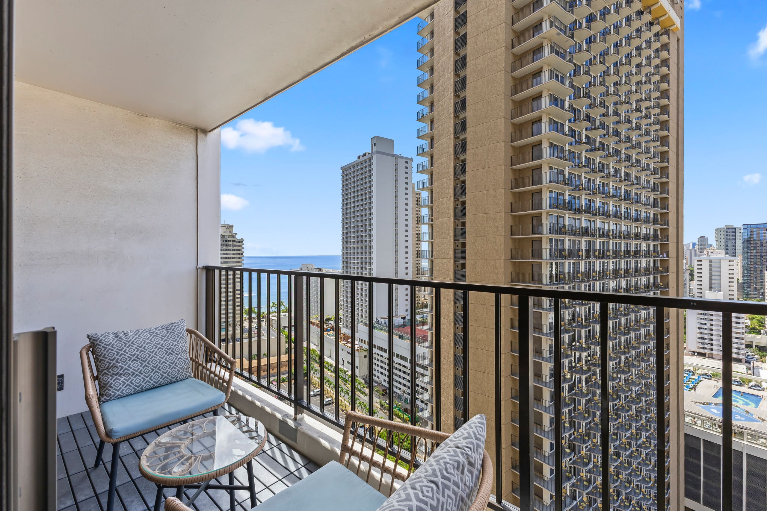 23FL- Modern 1 Bedroom Close to Beach w/Parking - Image 31