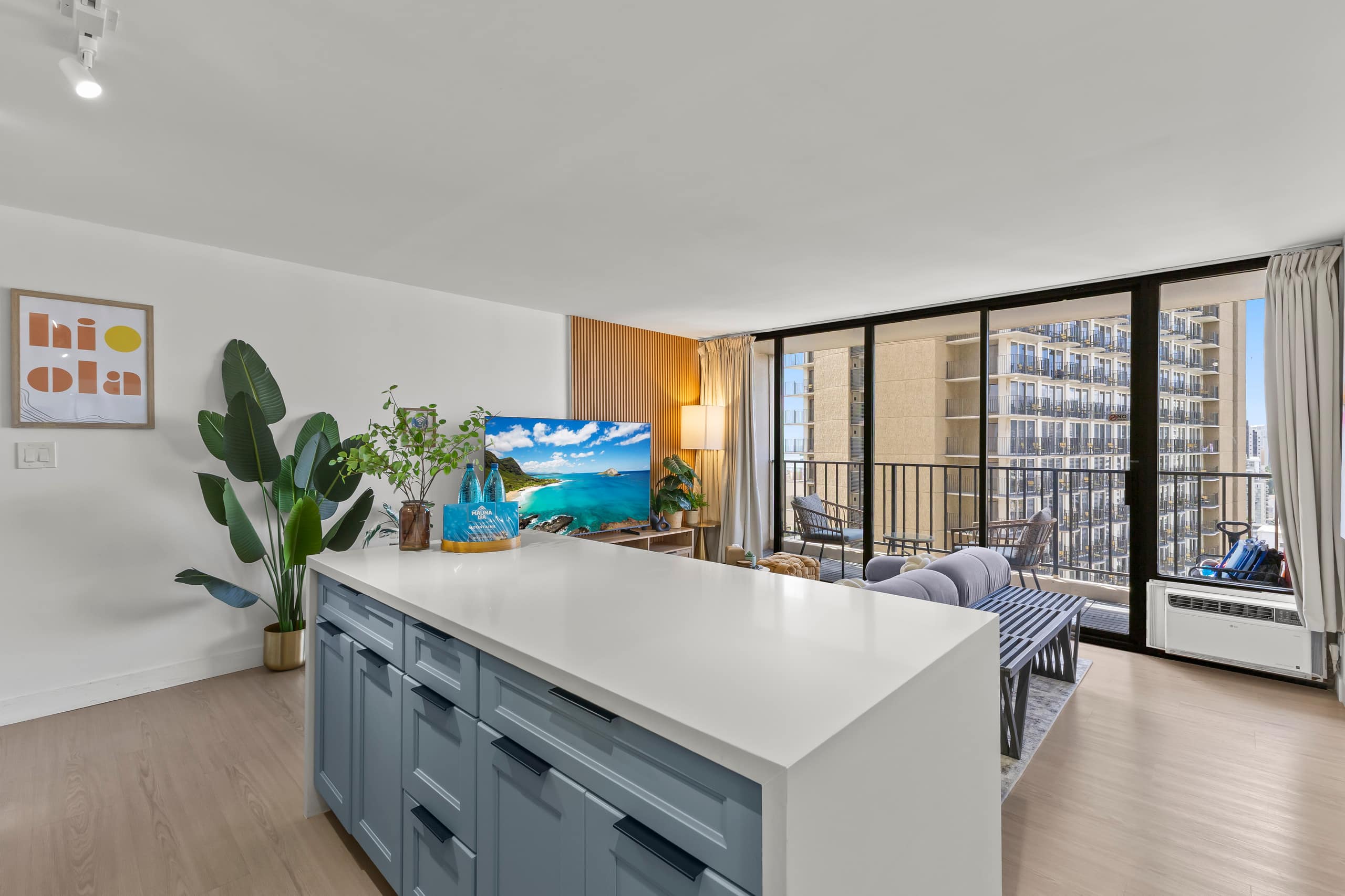 23FL- Modern 1 Bedroom Close to Beach w/Parking - Image 15