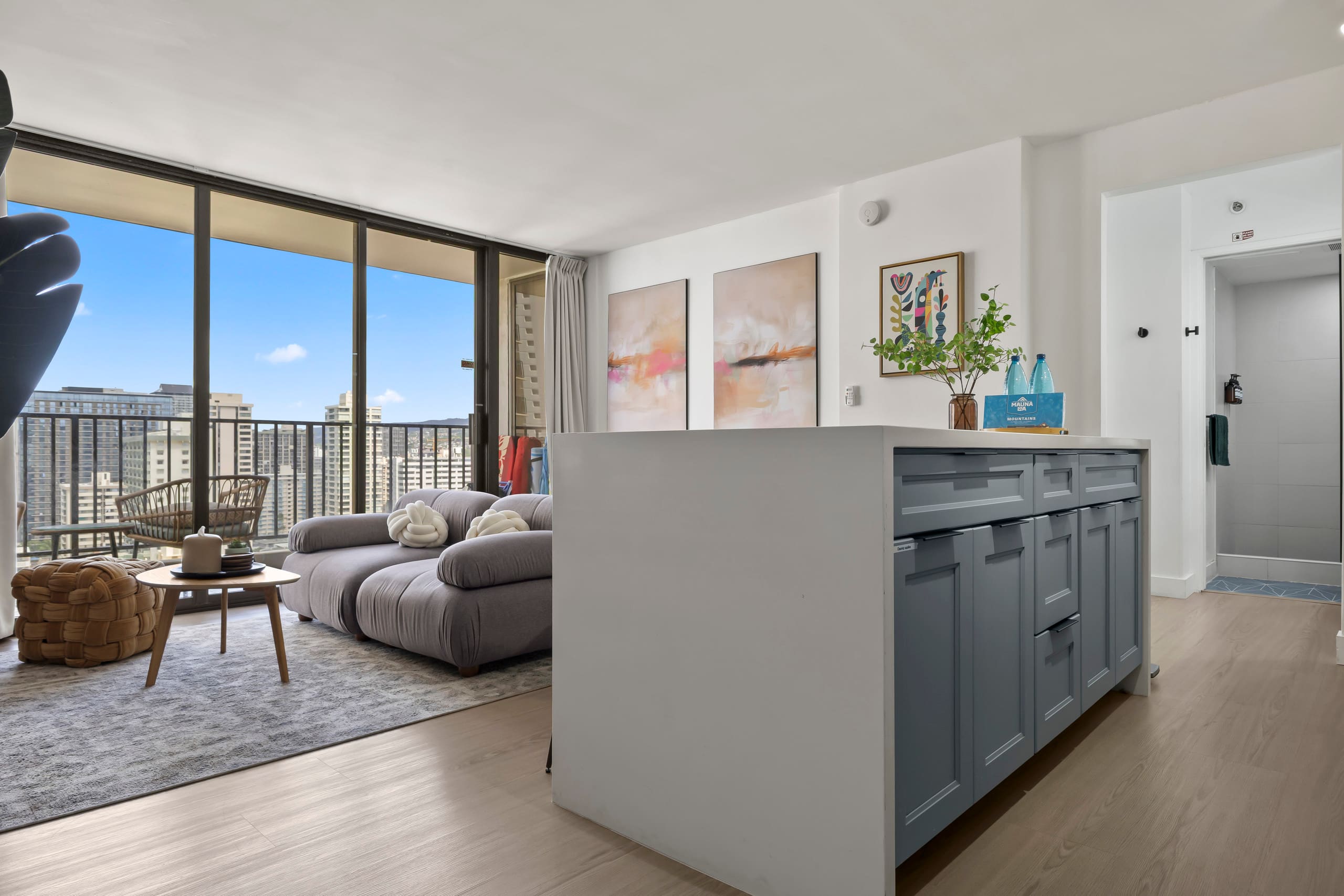 23FL- Modern 1 Bedroom Close to Beach w/Parking - Image 9