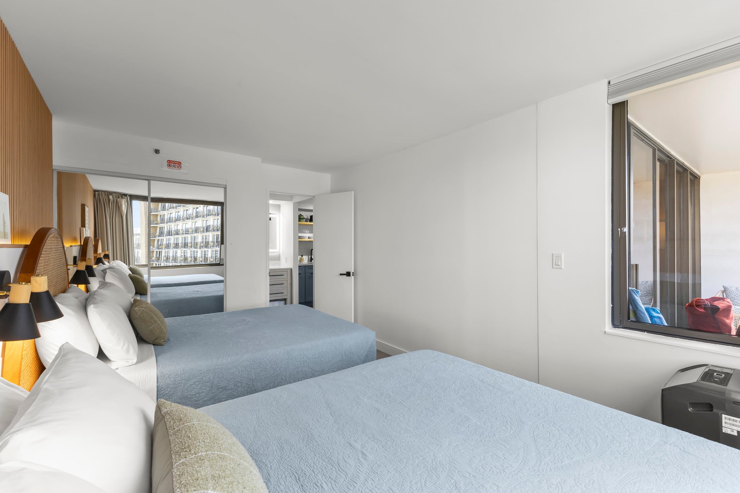 23FL- Modern 1 Bedroom Close to Beach w/Parking - Image 25