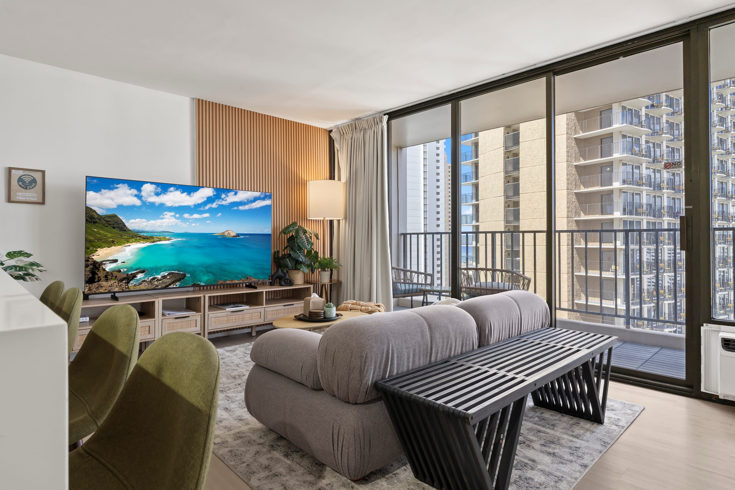 23FL- Modern 1 Bedroom Close to Beach w/Parking - Image 13