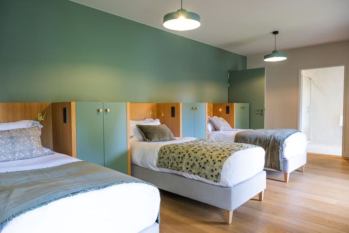 საერთო საცხოვრებელი მესამე სართულზე — საერთო საცხოვრებელი მესამე სართულზე