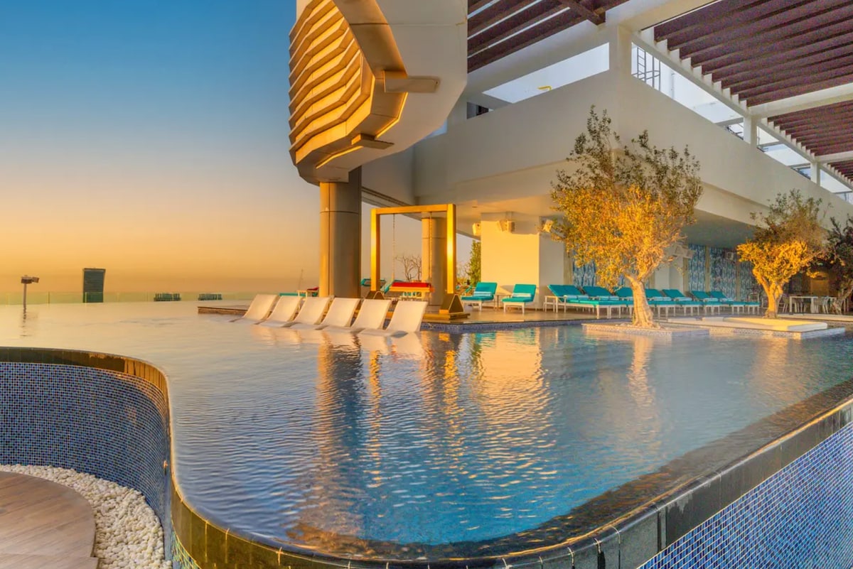 3 Bedroom Furnished Apartment | 64th Floor 3