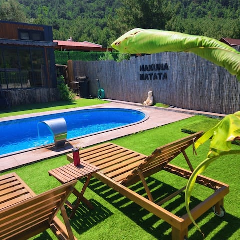 Tiny House with Private Pool and Jacuzzi Urla