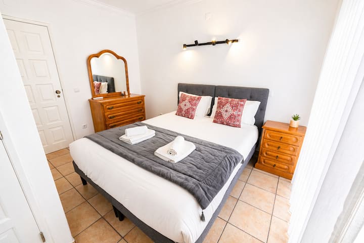 Casa Do Mike - Cozy Apartment Steps From The Beach - Nazaré