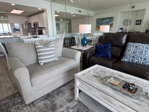 Top Airbnb: DirectBeachFront/NewKit&Living/XLBalc/CentrlLocatn in Destin