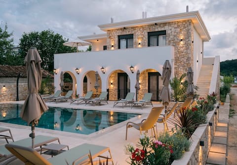 Luxury Spa Villa • Private Jacuzzi • Pool