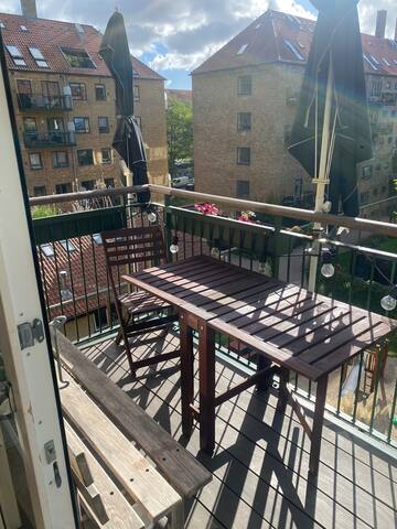 Big, cosy and family friendly w. 4 large balconies gallery image 4