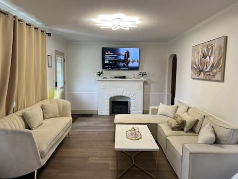 Cozy Modern Home: 2 King, 1 Queen and PS5!