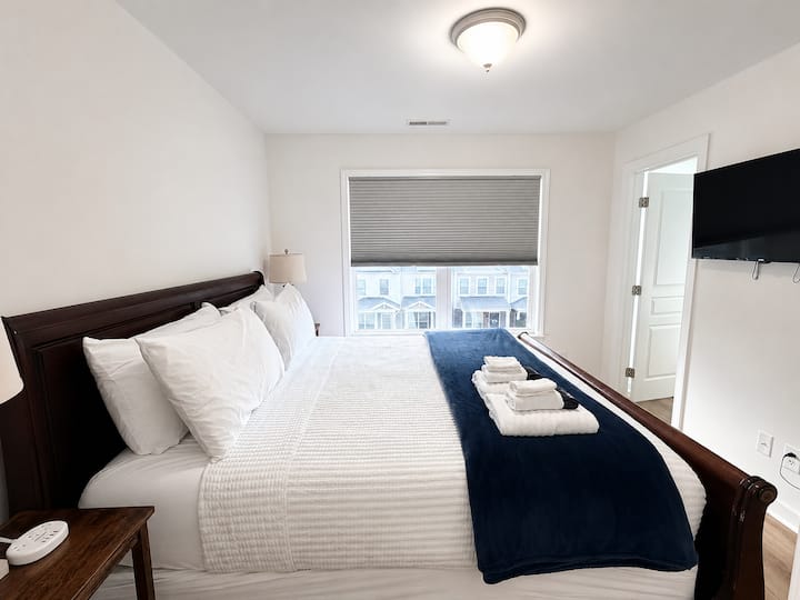 King bed - Tempurpedic ProAdapt Medium Hybrid Mattress