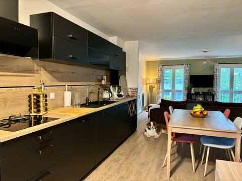 Popular Airbnb listing: Room no. 1 in House 5 min entrance red parking in Le Mans
