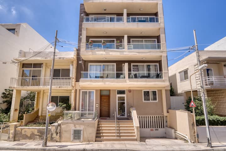 Sunrise Apt 3 photo 4