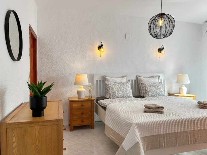 卧室配有空调、遮光、衣柜、180x200床