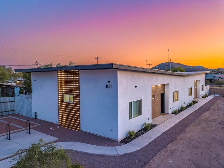 Cozy Mega-duplex | 8br Summer Retreat - Tucson, AZ