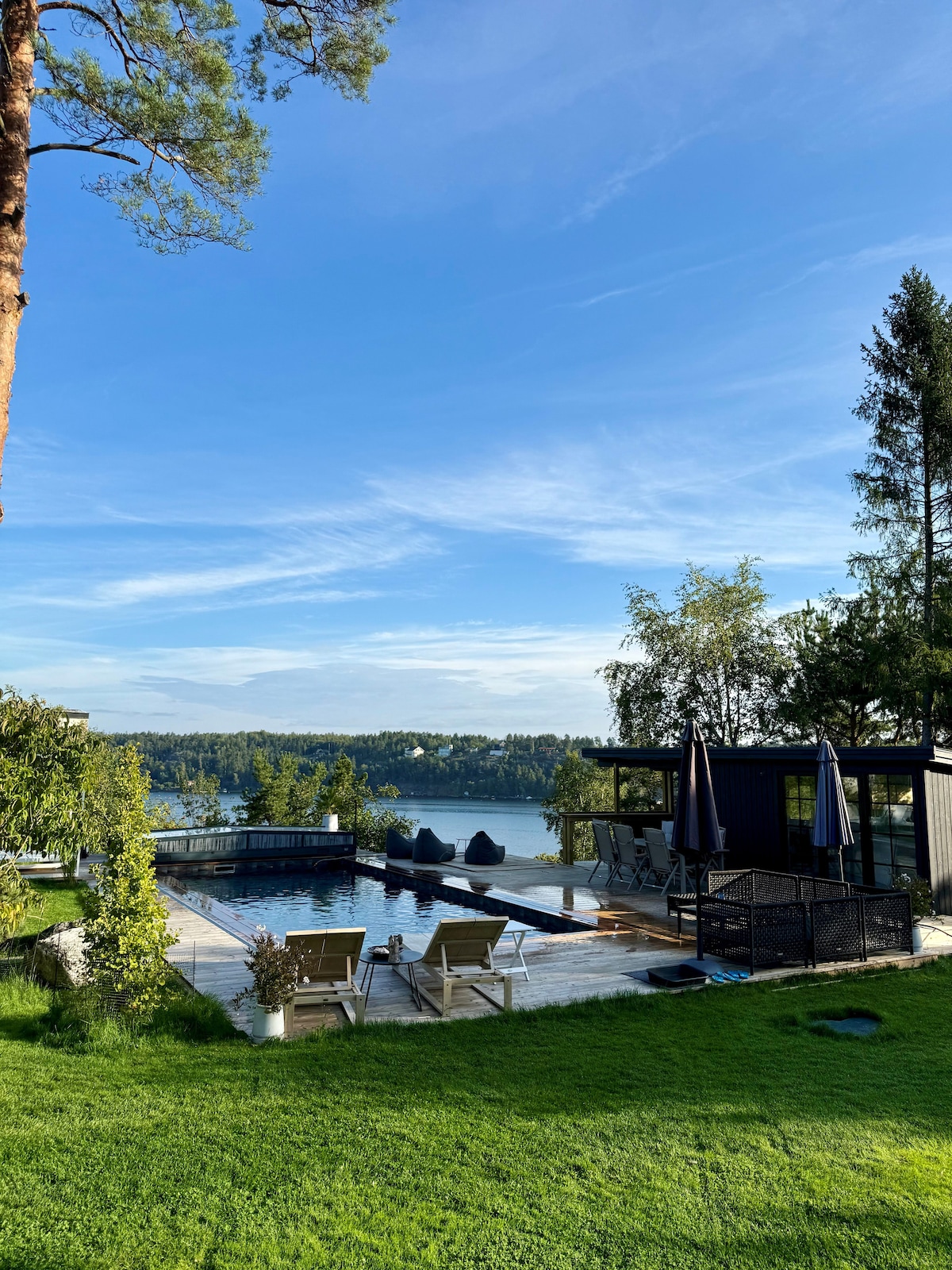 Archipelago accommodation in the best location!
70 meters to the sea.