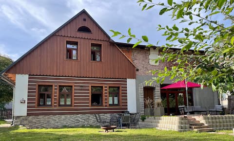 Cottage by the stream with pool, private wellness