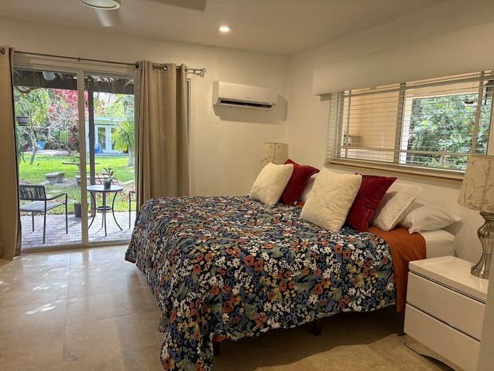 Private Studio/bath. Nice Location!