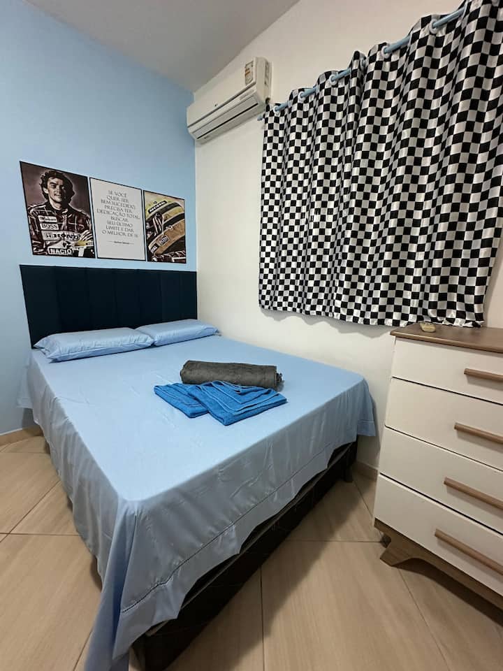 Suite  con aire acondicionado.  tema Airton Senna.