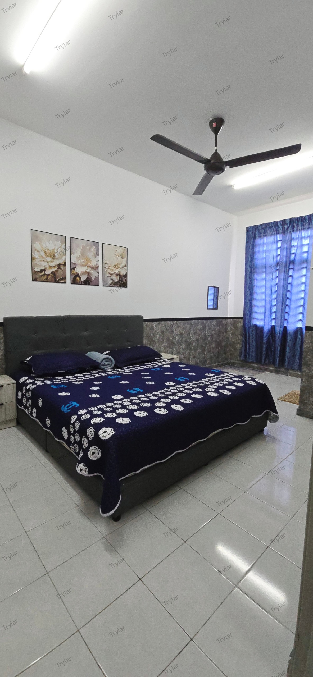 Dormitorio 1 ✅
- ️ 1 cama King amplia y cómoda
- Baño adjunto con calentador de agua
- Habitación con aire acondicionado.
- Ambiente tranquilo con total privacidad
- Perfecto para parejas o invitados principales