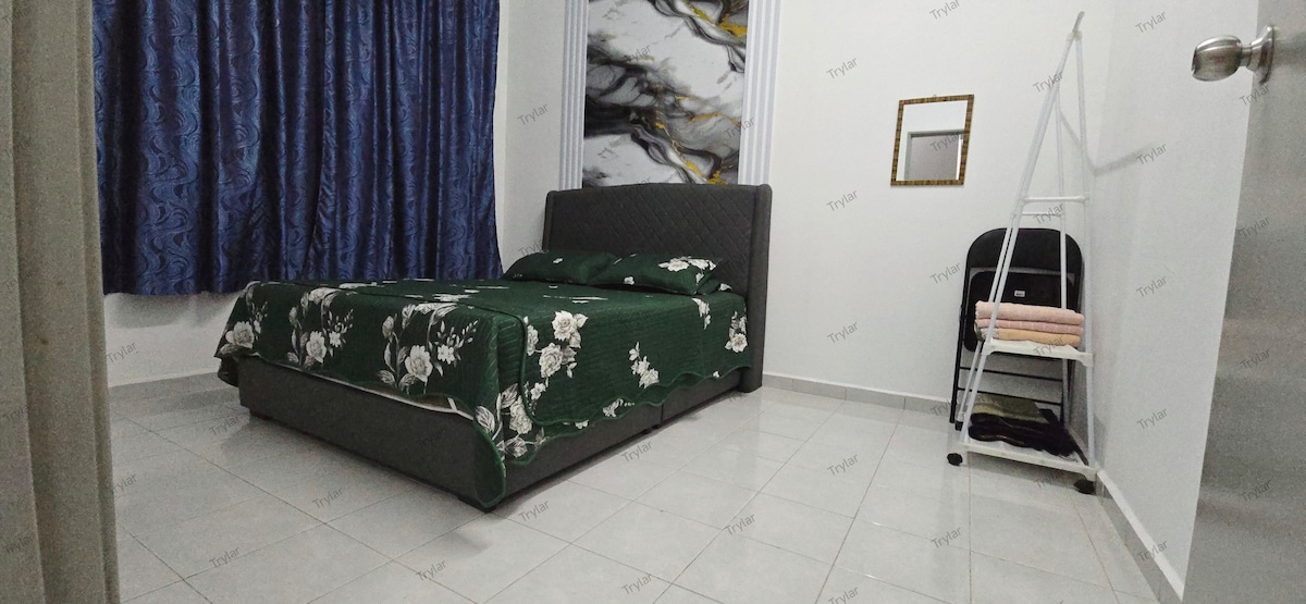 Dormitorio 2 ✅
️ 1 cómoda cama tamaño queen
 Ambiente acogedor y relajado
‍‍ Apto para parejas o familias pequeñas