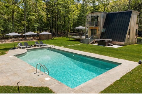 Popular Airbnb listing: Luxe|Pool|BeachCar|Games|Movie|HotTub|Firepit in Northwest Harbor
