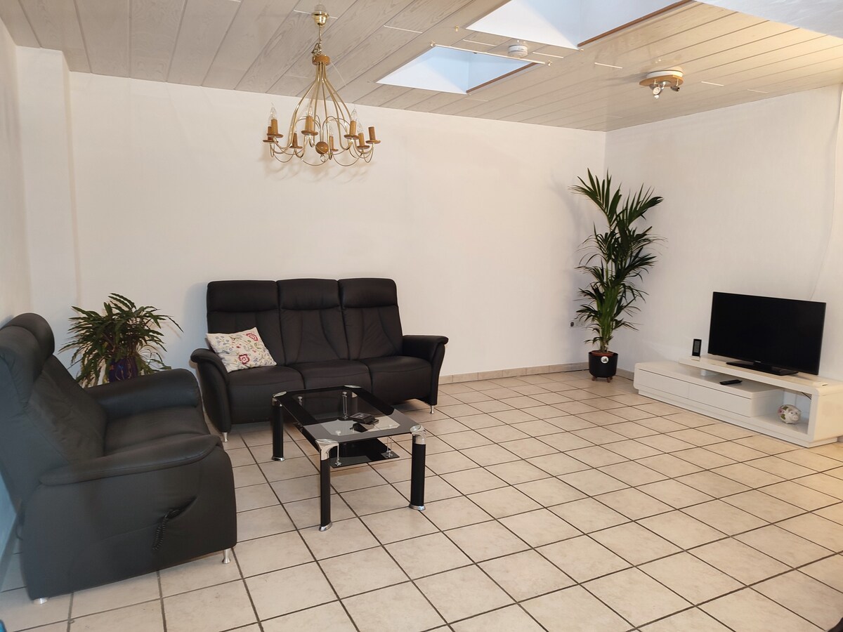 Airbnb performant: Spacious 2 room apartment at the zoo à Krefeld