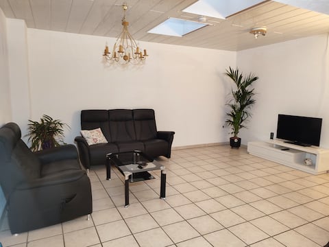 Leistungsstarkes Airbnb: Spacious 2 room apartment at the zoo in Krefeld