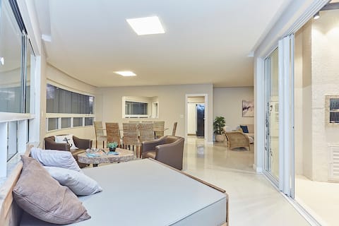 Top Airbnb: Penthouse with pool | 10 people | 3 parking spaces. em Balneário Camboriú