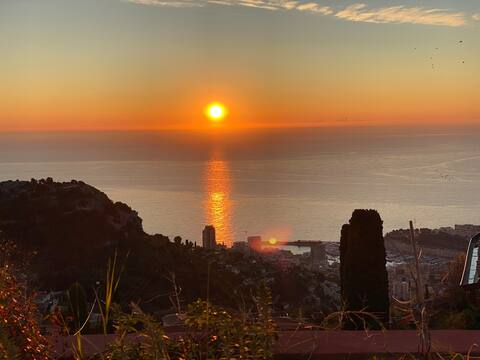 4-BdR Villa with Parking, AC & Pool (8-10 guests)