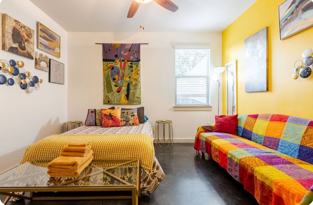 Colorful room w/bed & futon @ Vibes